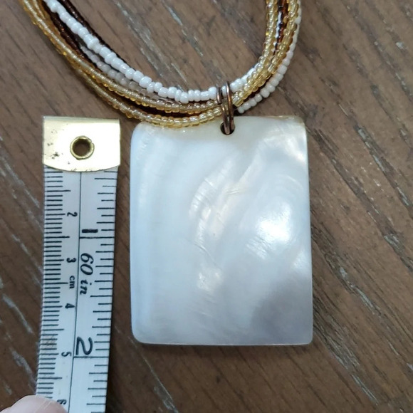 Beautiful square white shell necklace with 6 strand beaded chain - Picture 2 of 2